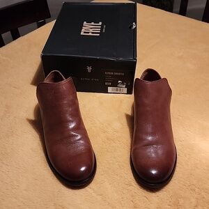 Frye Booties sz 8.5 tan never worn